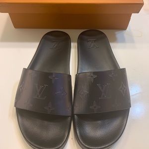 LV sliders size 6.5 brand new never used
